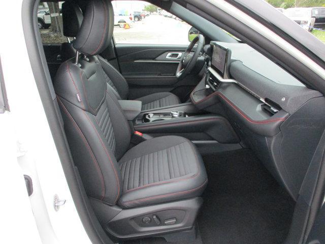Photo of 2025 Star White Metallic Tri-Coat Ford Explorer