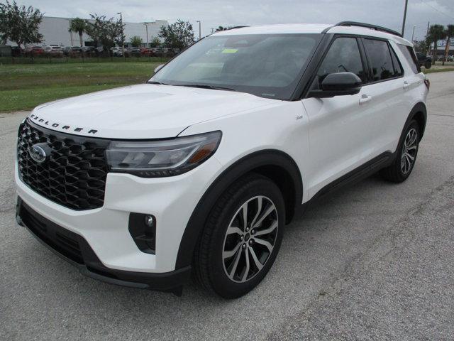 Photo of 2025 Star White Metallic Tri-Coat Ford Explorer