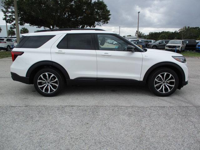 Photo of 2025 Star White Metallic Tri-Coat Ford Explorer
