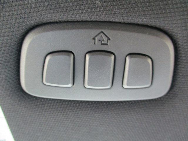 Photo of 2025 Star White Metallic Tri-Coat Ford Explorer