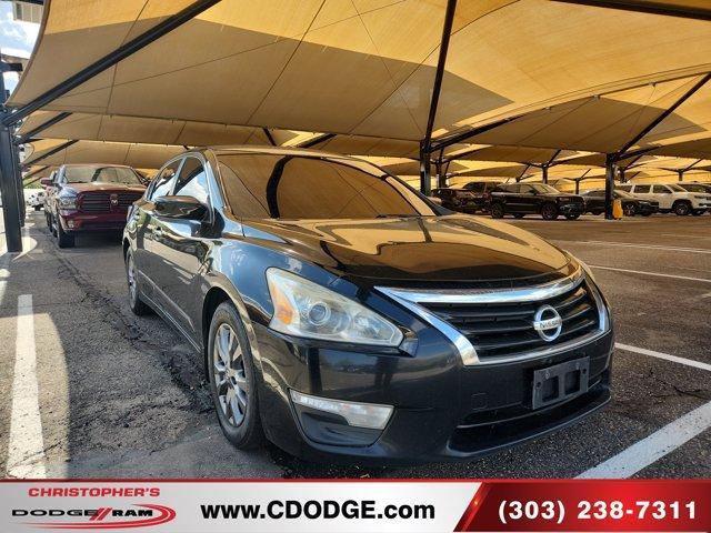 Photo of 2015 Super Black Nissan Altima