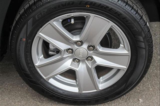 Photo of 2022 Billet Silver Metallic Clearcoat Jeep Compass