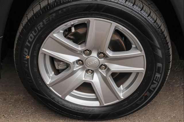 Photo of 2022 Billet Silver Metallic Clearcoat Jeep Compass