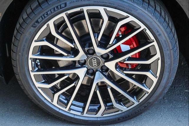 Photo of 2025 Audi SQ5