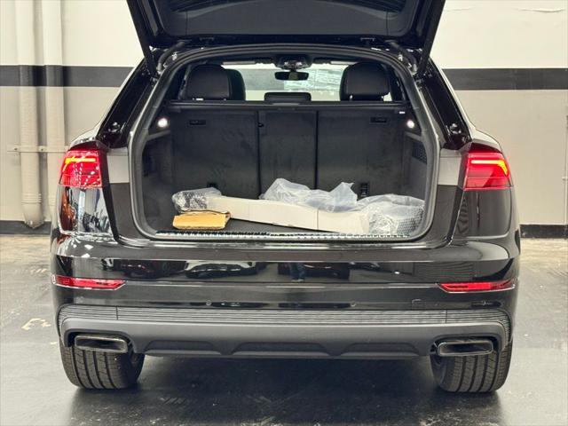Photo of 2025 MYTHOS BLK MET Audi Q8