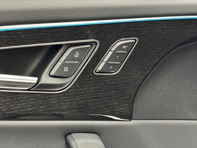Photo of 2025 MYTHOS BLK MET Audi Q8