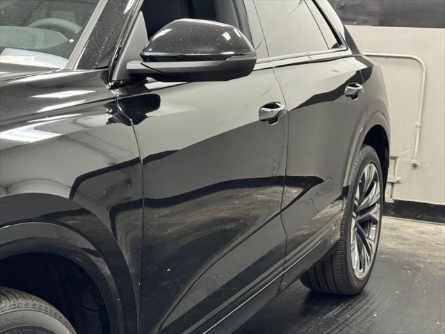 Photo of 2025 MYTHOS BLK MET Audi Q8