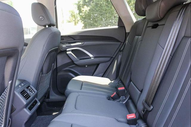 Photo of 2025 Tambora Gray Metallic Audi Q5