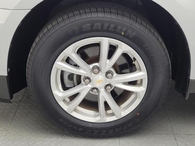 Photo of 2016 Silver Ice Metallic Chevrolet Equinox
