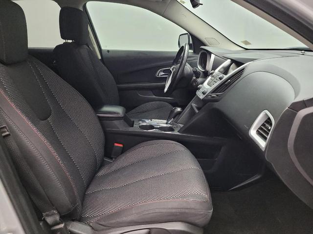Photo of 2016 Silver Ice Metallic Chevrolet Equinox