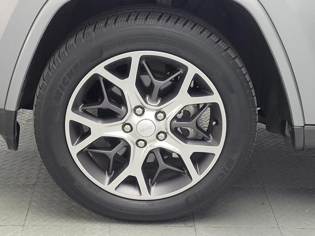 Photo of 2018 Billet Silver Metallic Clearcoat Jeep Grand Cherokee