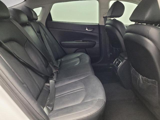 Photo of 2017 Snow White Pearl Kia Optima