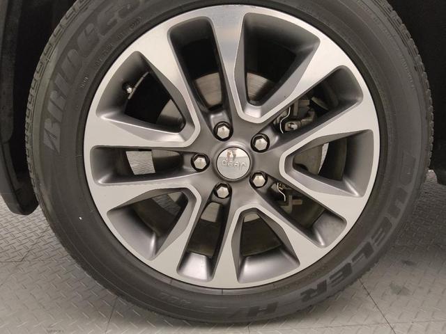 Photo of 2018 Granite Crystal Metallic Clearcoat Jeep Grand Cherokee