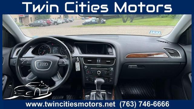 Photo of 2014 Phantom Black Pearl Effect Audi allroad