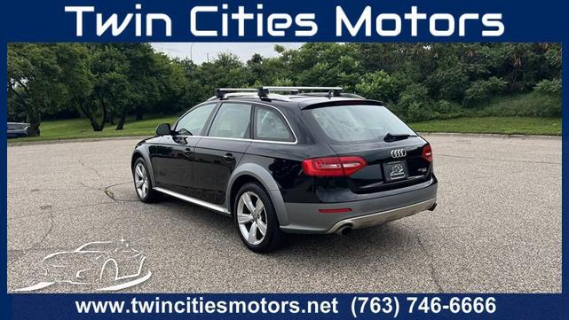Photo of 2014 Phantom Black Pearl Effect Audi allroad