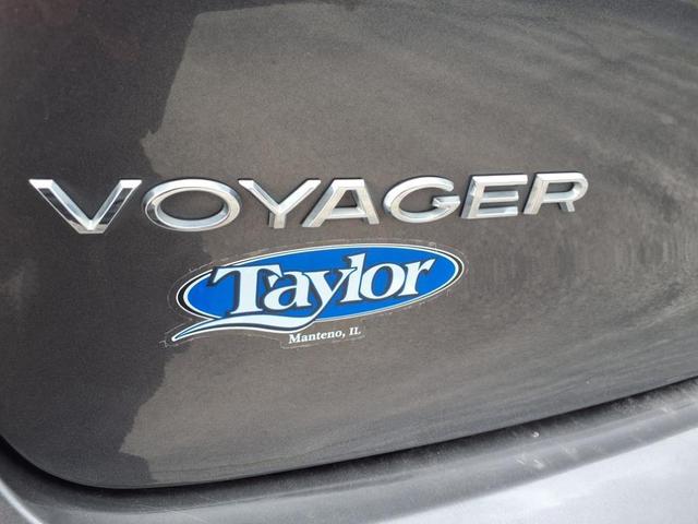 Photo of 2023 Granite Crystal Metallic Clearcoat Chrysler Voyager