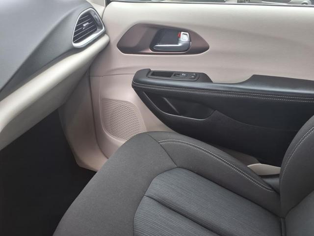 Photo of 2023 Granite Crystal Metallic Clearcoat Chrysler Voyager
