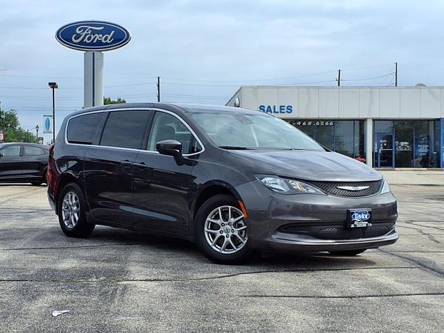 Photo of 2023 Granite Crystal Metallic Clearcoat Chrysler Voyager