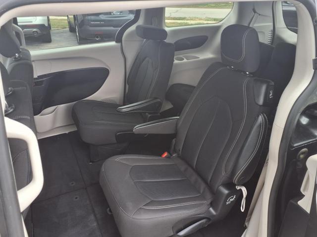 Photo of 2023 Granite Crystal Metallic Clearcoat Chrysler Voyager