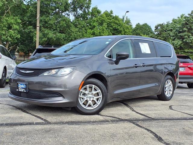Photo of 2023 Granite Crystal Metallic Clearcoat Chrysler Voyager