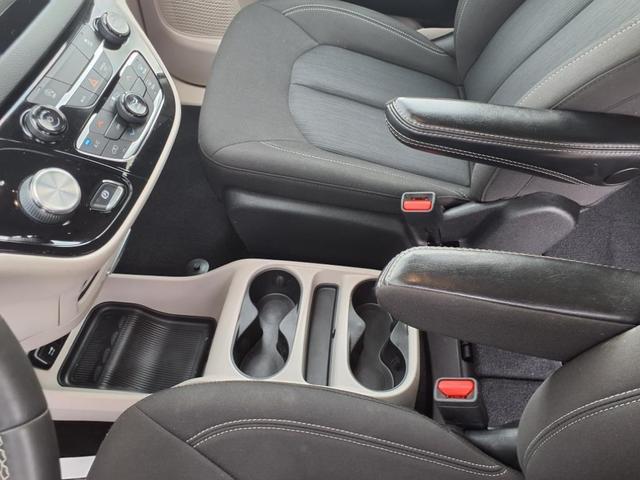 Photo of 2023 Granite Crystal Metallic Clearcoat Chrysler Voyager