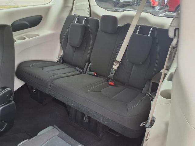 Photo of 2023 Granite Crystal Metallic Clearcoat Chrysler Voyager