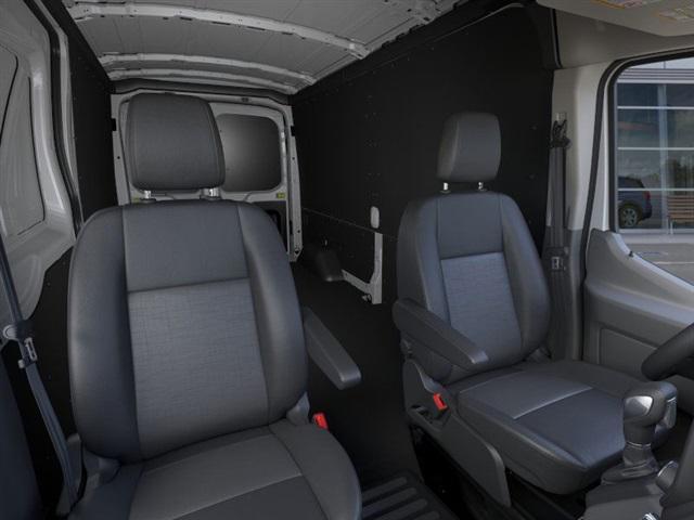 Photo of 2025 Oxford White Ford Transit-250
