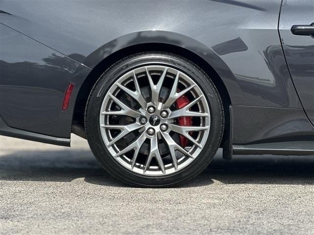 Photo of 2024 Gray Metallic Ford Mustang