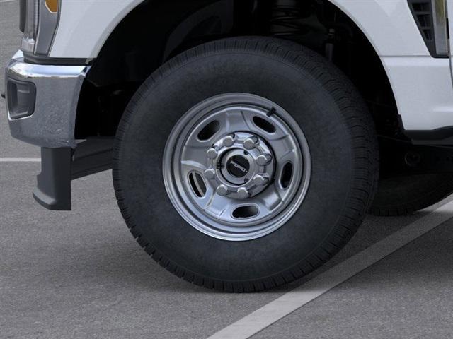Photo of 2024 Oxford White Ford F-250