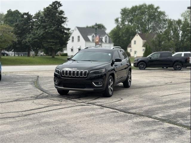 Photo of 2020 Diamond Black Crystal Pearlcoat Jeep Cherokee