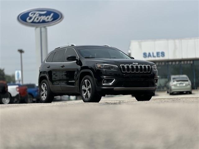 Photo of 2020 Diamond Black Crystal Pearlcoat Jeep Cherokee