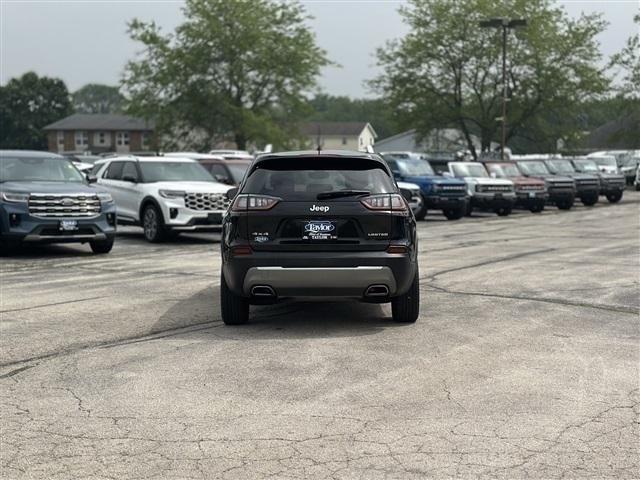Photo of 2020 Diamond Black Crystal Pearlcoat Jeep Cherokee