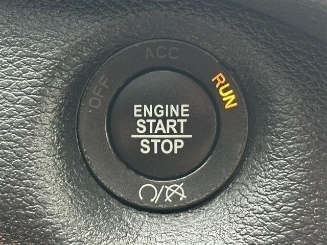 Photo of 2020 Diamond Black Crystal Pearlcoat Jeep Cherokee