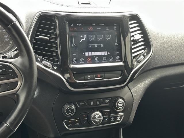Photo of 2020 Diamond Black Crystal Pearlcoat Jeep Cherokee