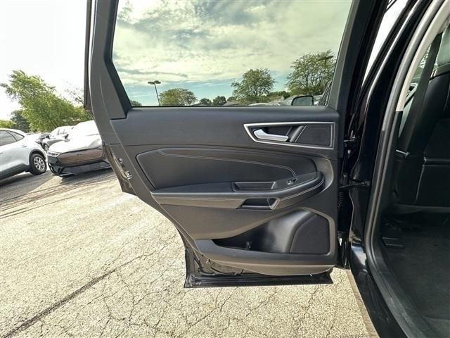 Photo of 2021 Agate Black Metallic Ford Edge