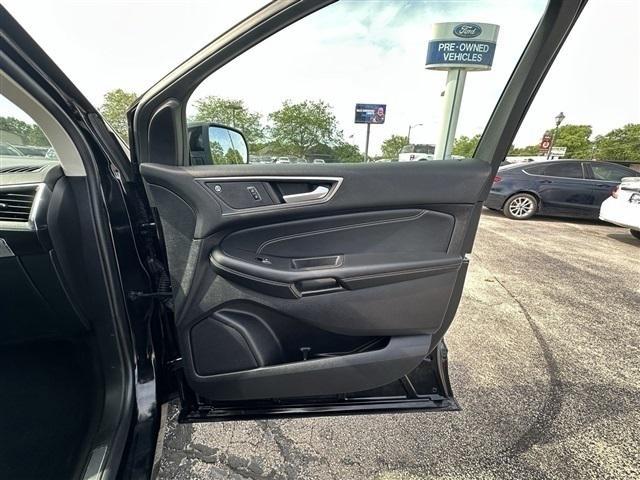 Photo of 2021 Agate Black Metallic Ford Edge