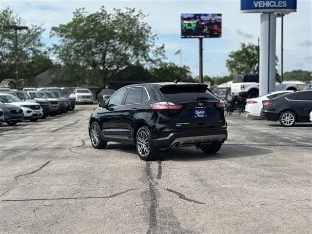 Photo of 2021 Agate Black Metallic Ford Edge