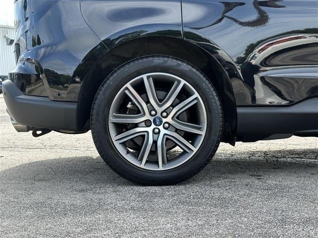 Photo of 2021 Agate Black Metallic Ford Edge