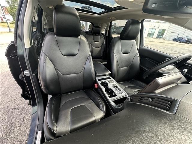 Photo of 2021 Agate Black Metallic Ford Edge