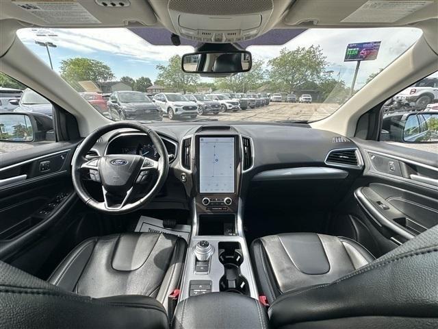Photo of 2021 Agate Black Metallic Ford Edge