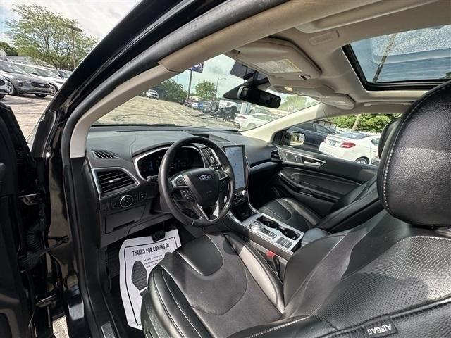 Photo of 2021 Agate Black Metallic Ford Edge