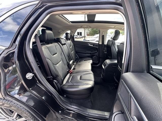 Photo of 2021 Agate Black Metallic Ford Edge