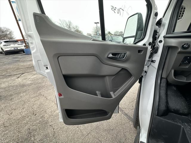 Photo of 2025 Oxford White Ford Transit-250