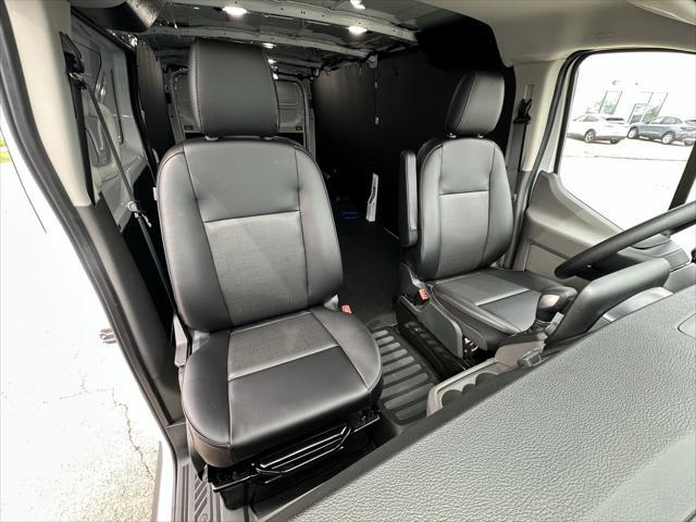 Photo of 2025 Oxford White Ford Transit-250