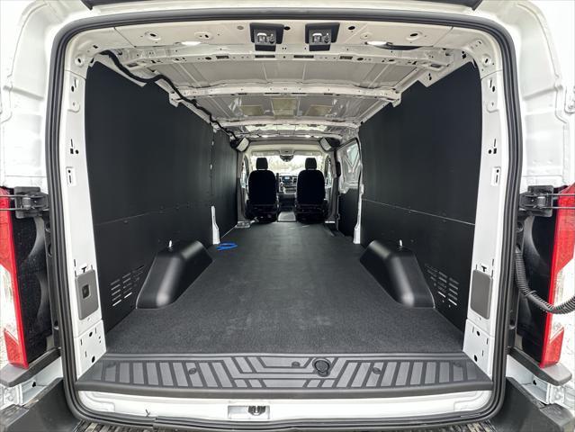 Photo of 2025 Oxford White Ford Transit-250