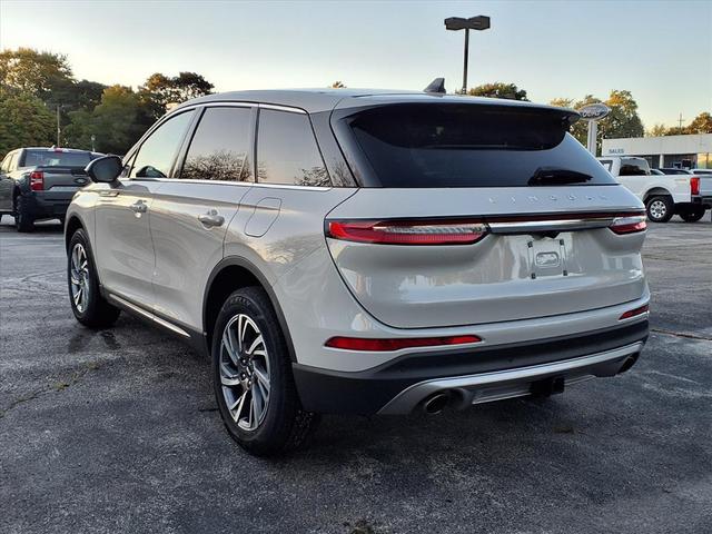 Photo of 2023 Pearl Metallic Lincoln Corsair