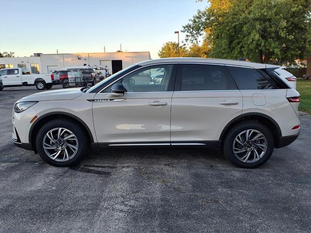 Photo of 2023 Pearl Metallic Lincoln Corsair