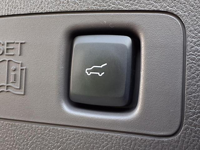 Photo of 2023 Pearl Metallic Lincoln Corsair