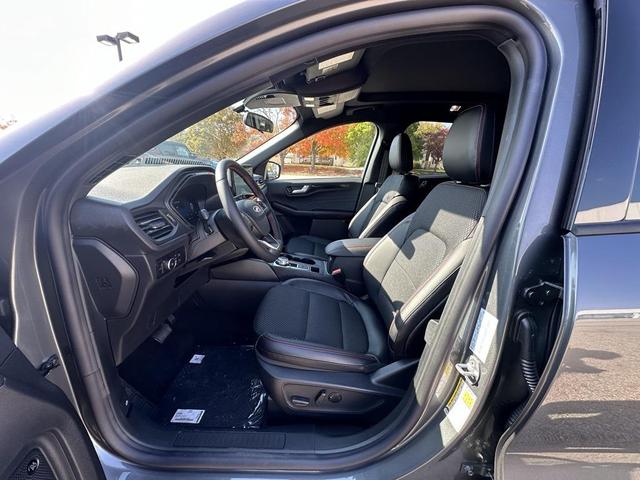 Photo of 2025 Gray Metallic Ford Escape