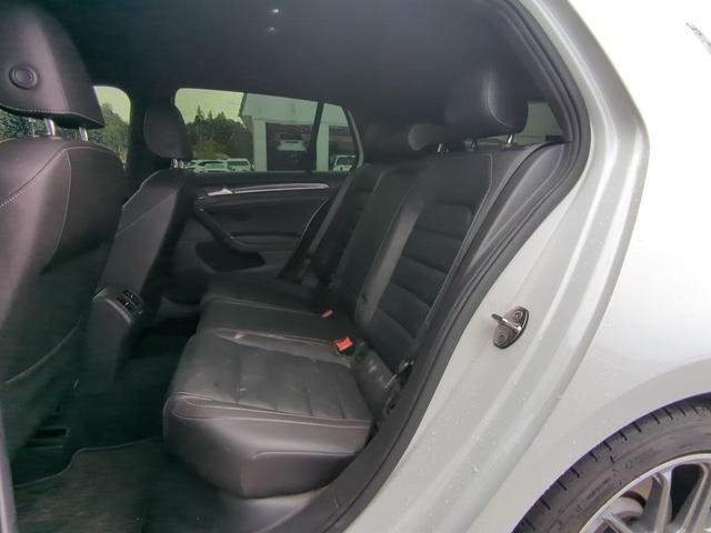 Photo of 2017 Oryx White Pearl Metallic Volkswagen Golf R